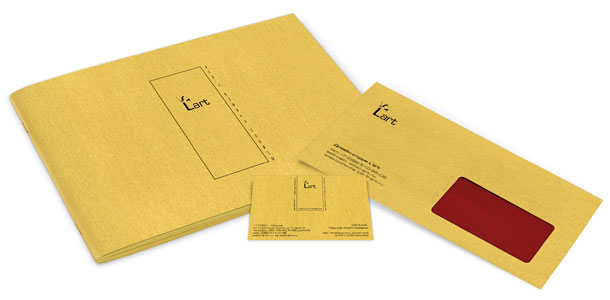 Имиджевая рекламная брошюра студии L'art, оригинальный почтовый конверт Euro-стандарта и визитная карточка; все материалы выполнены из специальной дизайнерской желто-золотистой фактурной бумаги